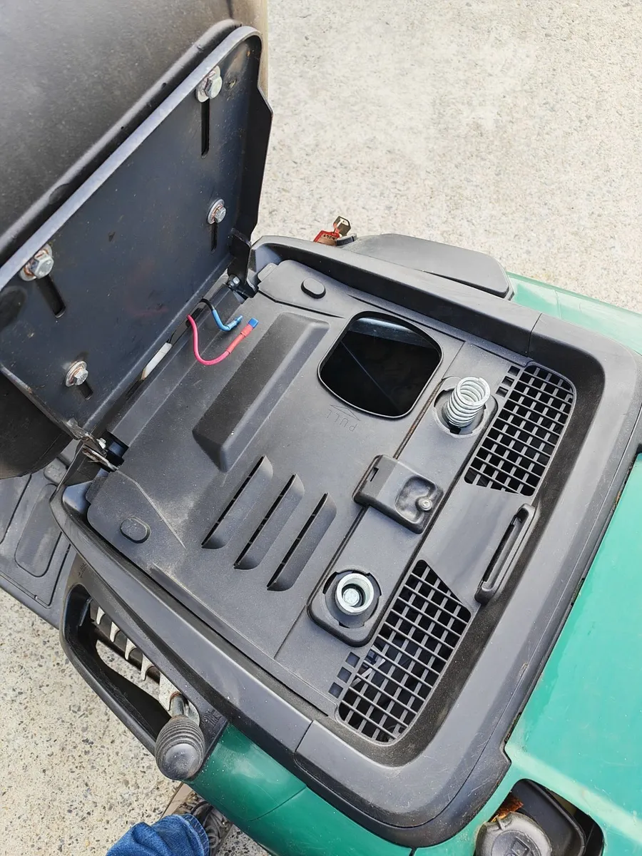 Ride on Lawnmower - Image 2