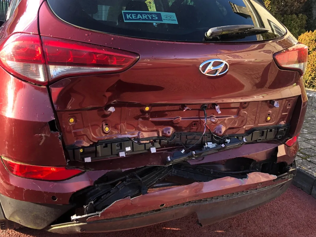 HYUNDAI TUSCON 2016 LIGHT REAR DAMAGE - Image 4