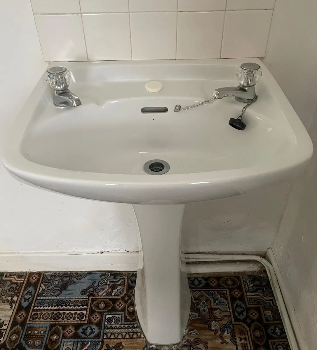 Sink and pedestal - Image 1