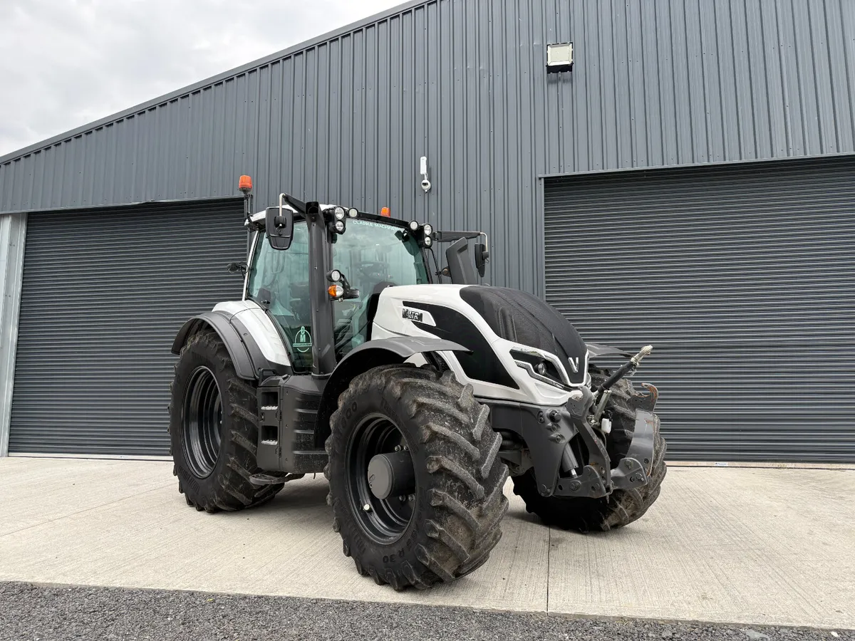 2022 Valtra T235 Versu – High Spec, Ready to Go! - Image 3