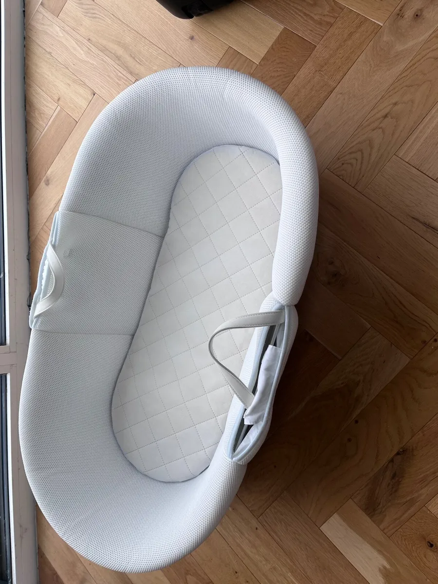 Baby bundle —cot, Moses basket, bouncer & carrier - Image 3