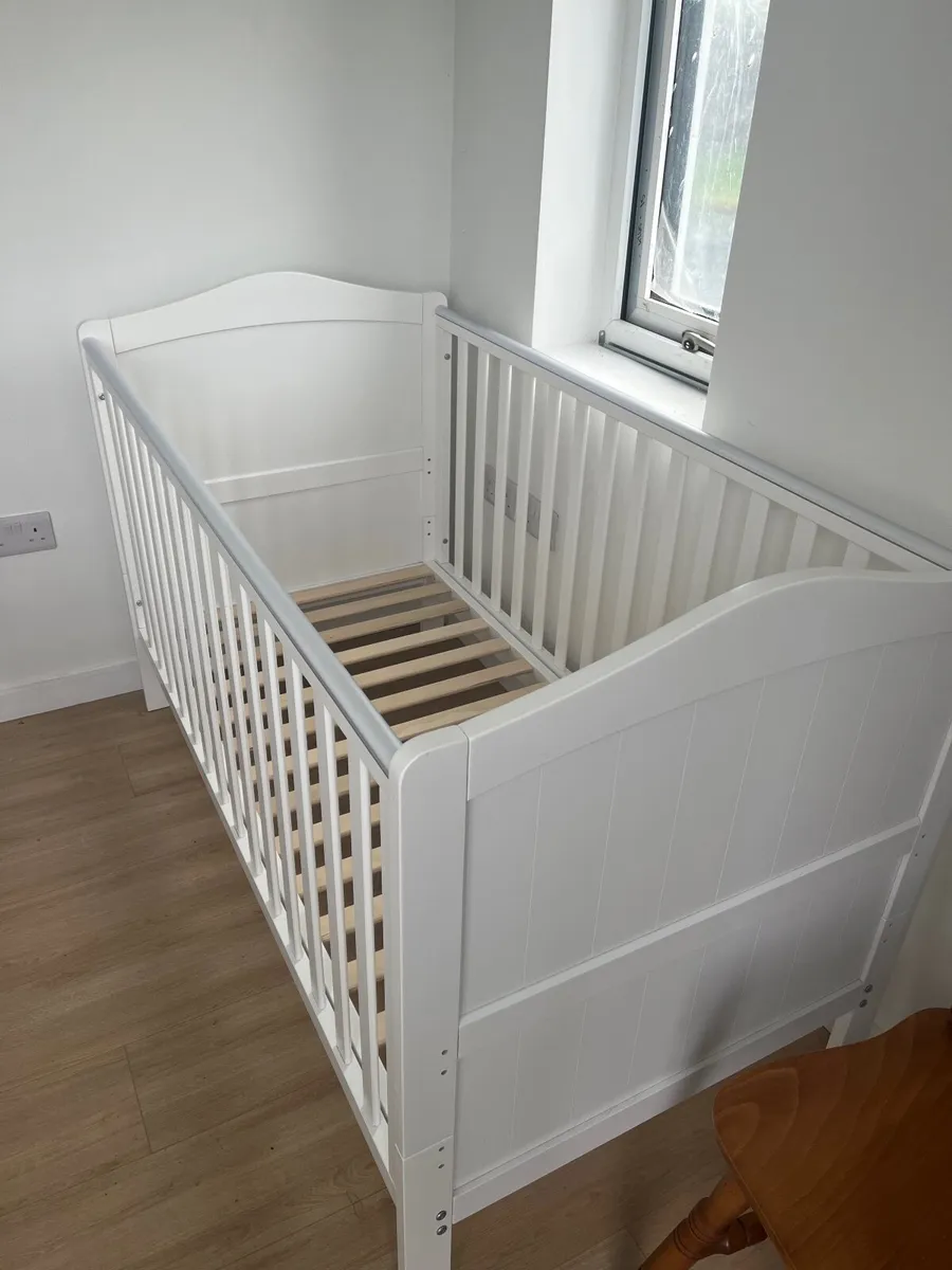 Baby bundle —cot, Moses basket, bouncer & carrier - Image 1