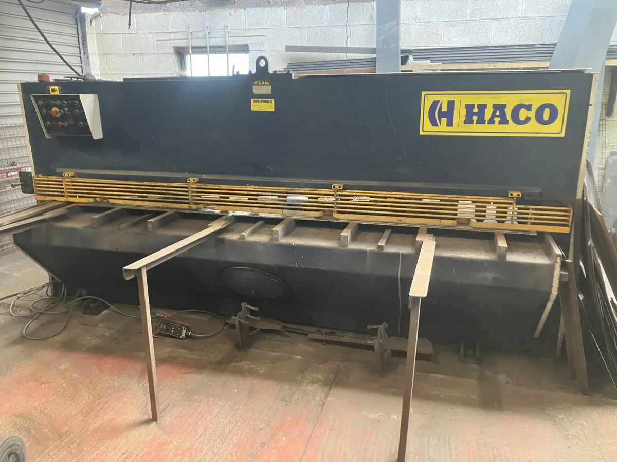 Hack Metal guillotine - Image 1