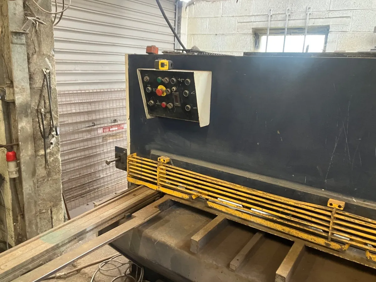 Hack Metal guillotine - Image 2