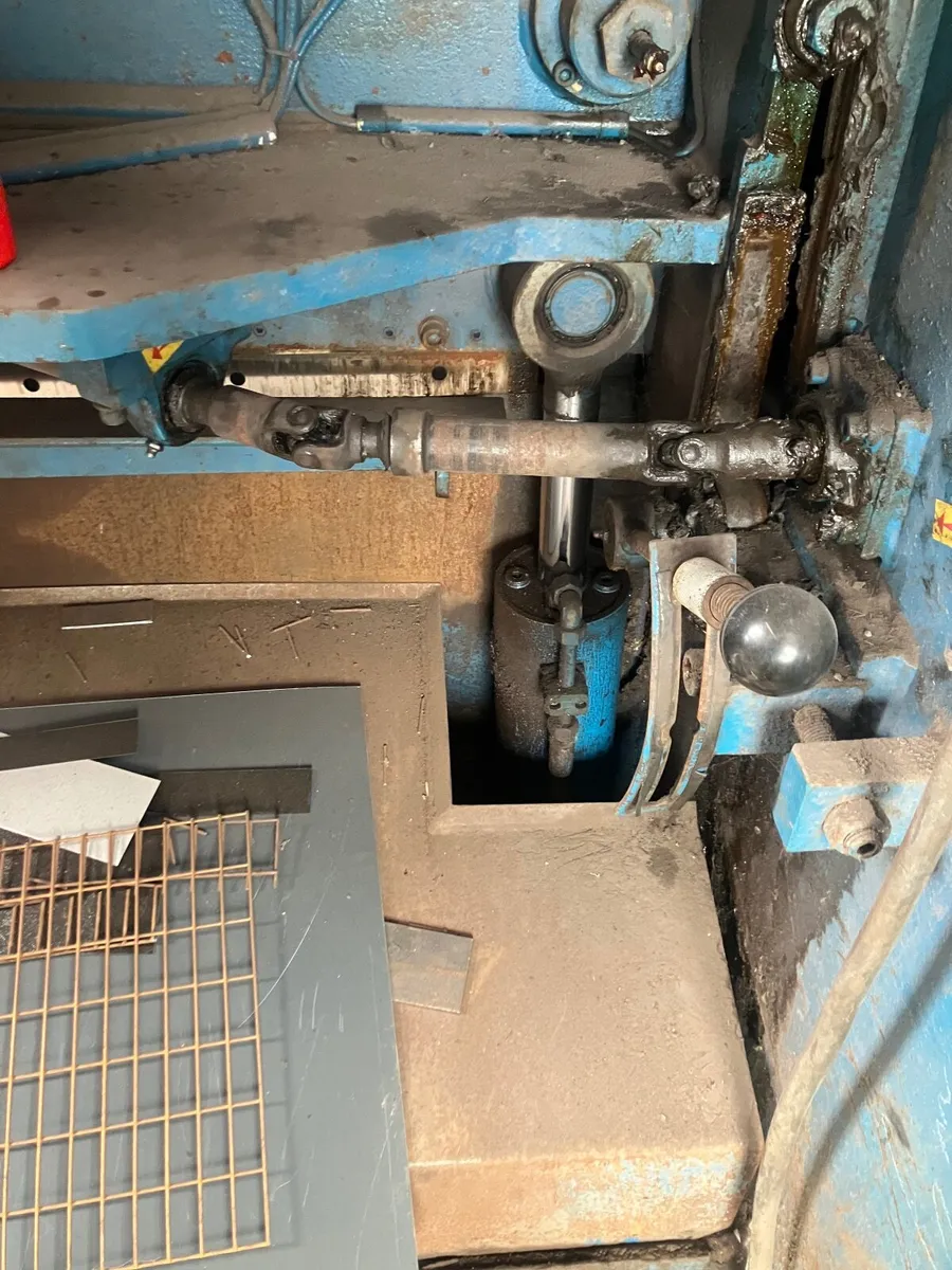 Hack Metal guillotine - Image 4