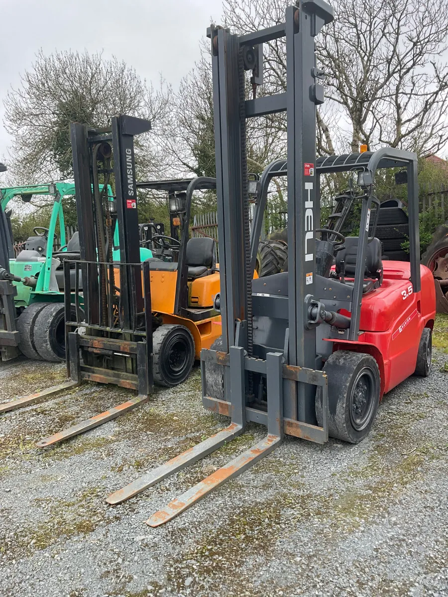 FORKLIFT - Image 1