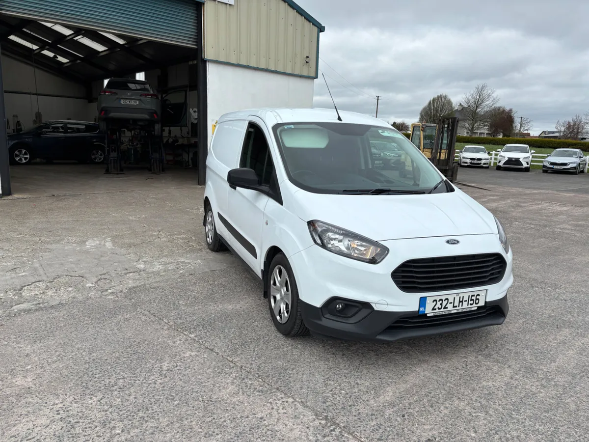 Ford Transit Courier 2023 - Image 2