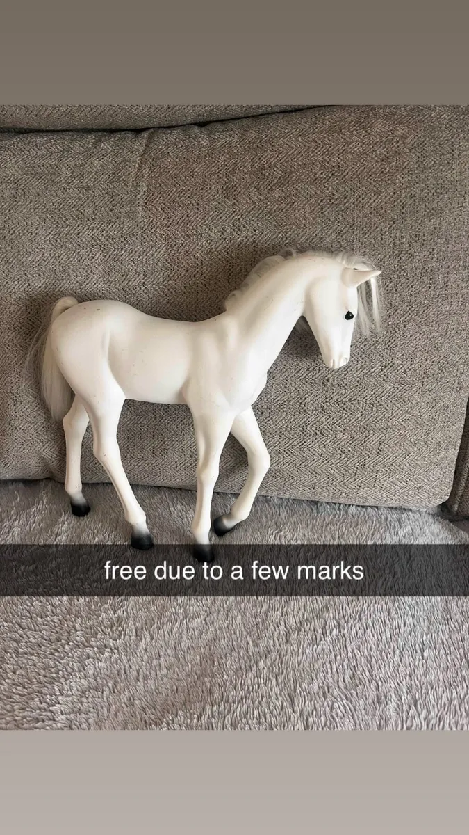 our generation horse stable + horses +doll - Image 2