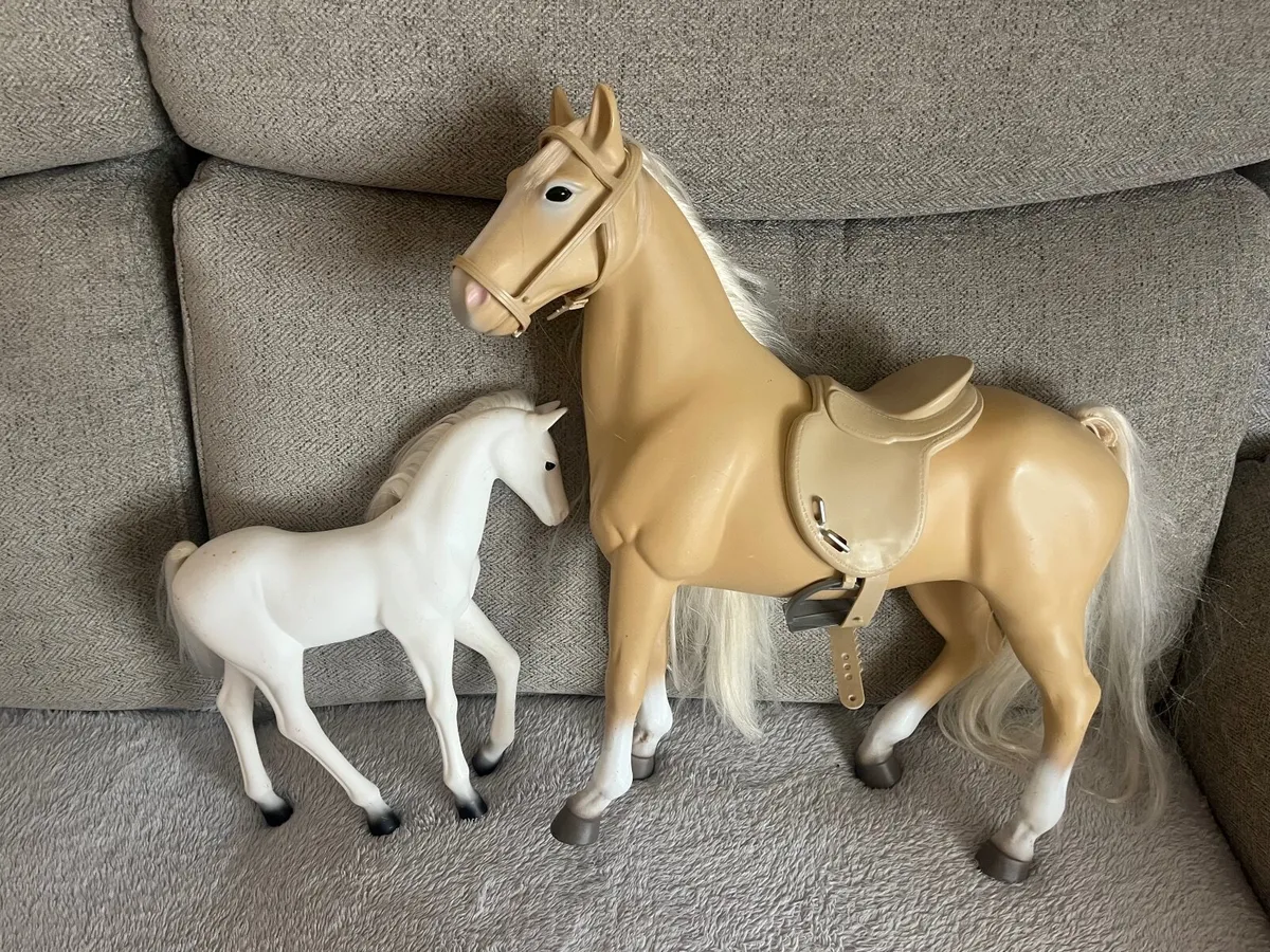 our generation horse stable + horses +doll - Image 3