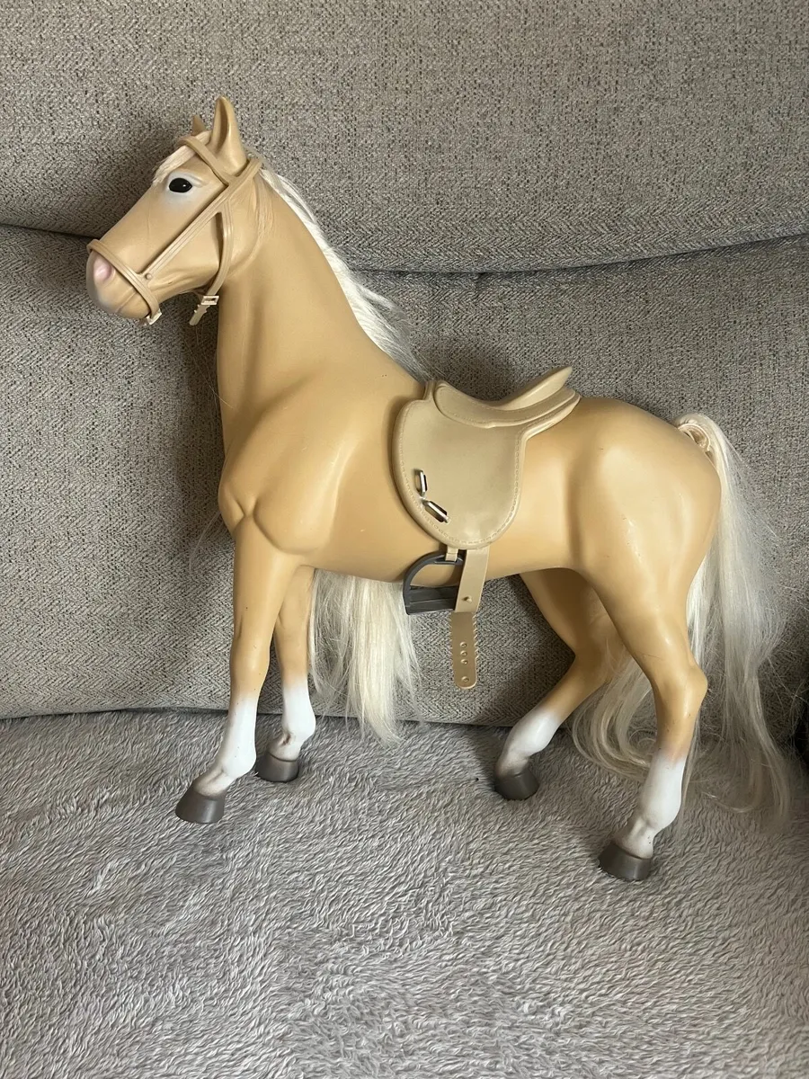 our generation horse stable + horses +doll - Image 4