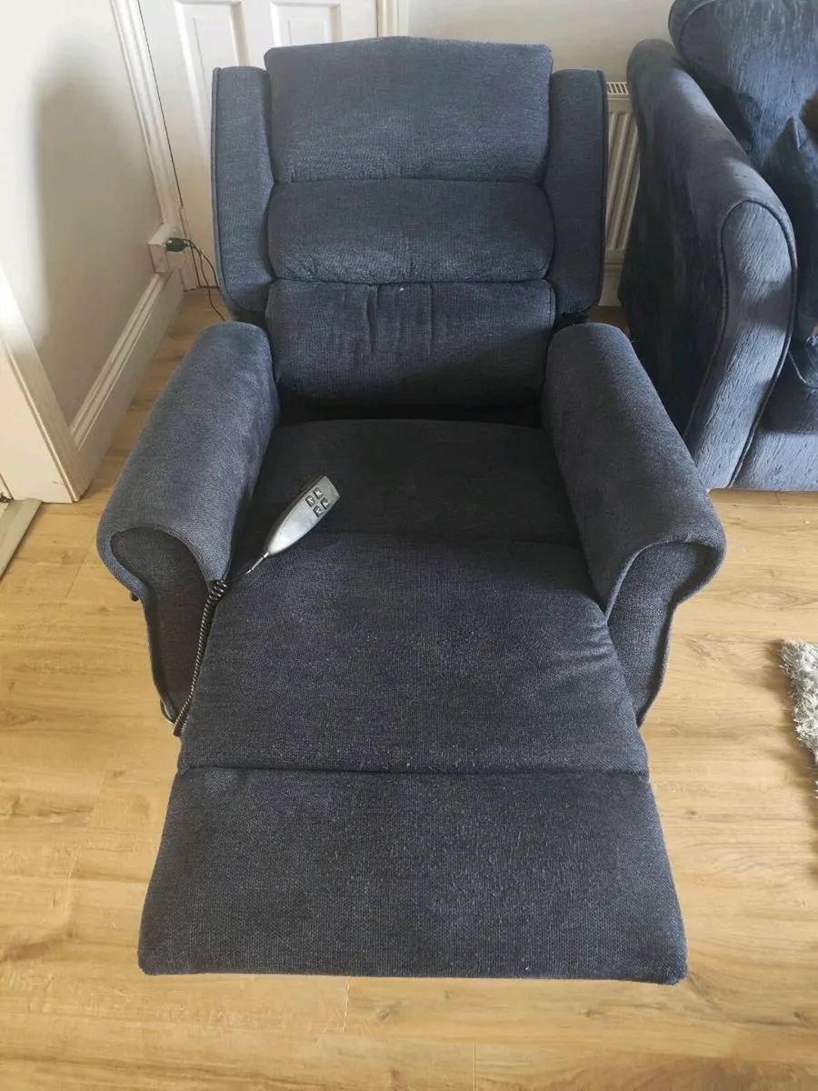 Electric single recliner with lift - Image 1