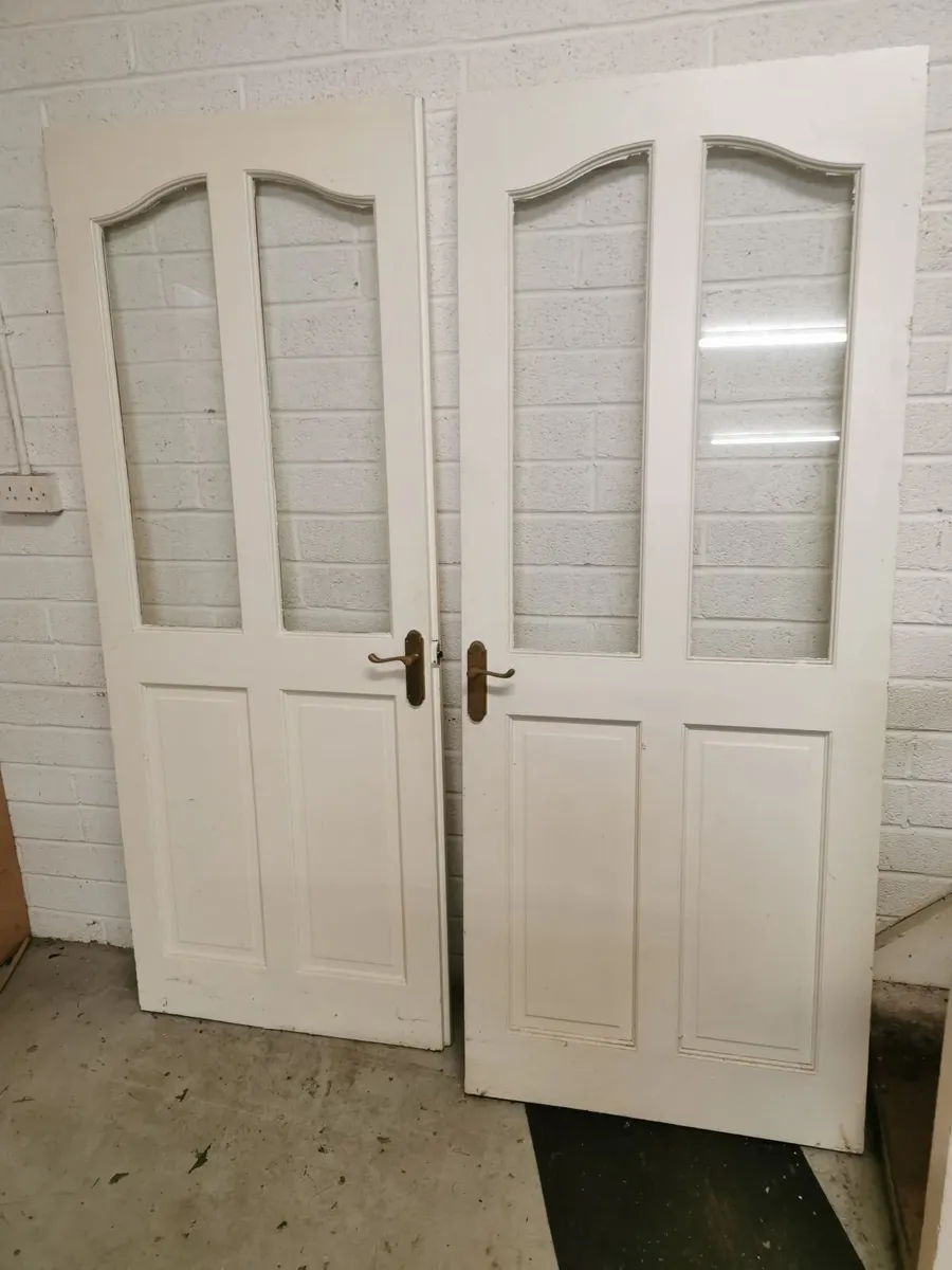 White wooden internal doors with glass - Image 1