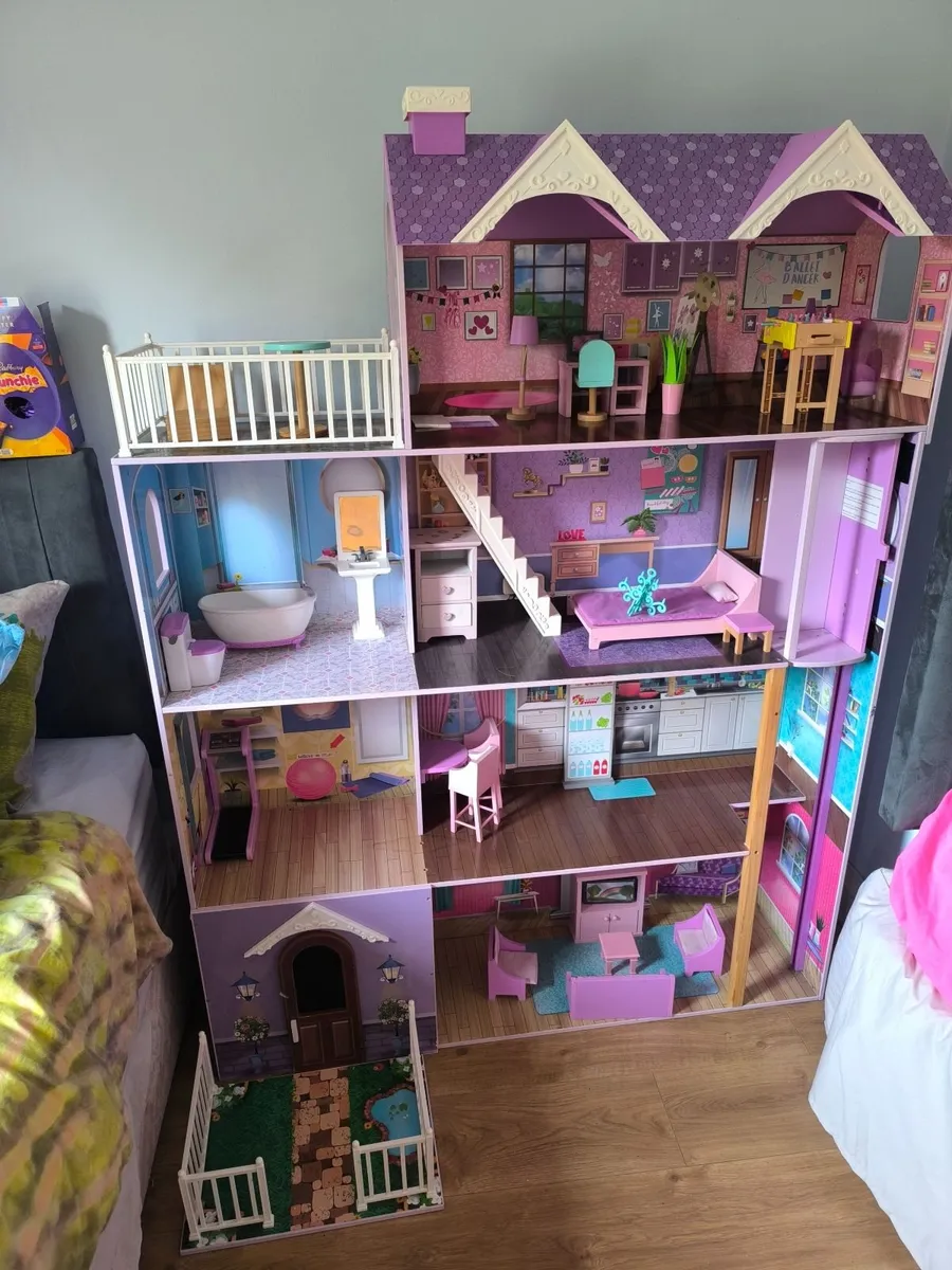 Doll house - Image 1