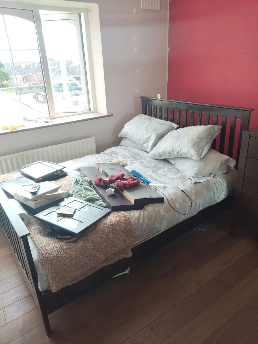 2 draw units , 3 matching floating shelves an - Image 1