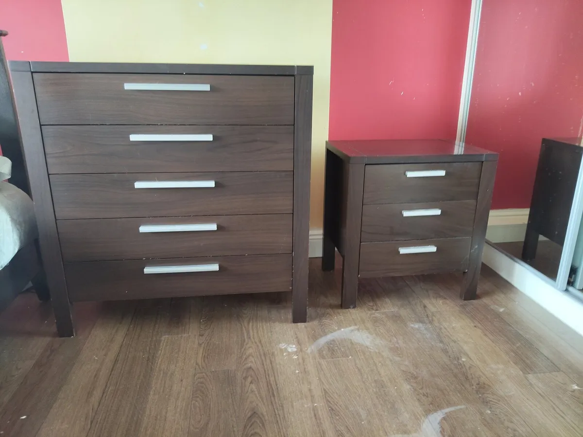 2 draw units , 3 matching floating shelves an - Image 2