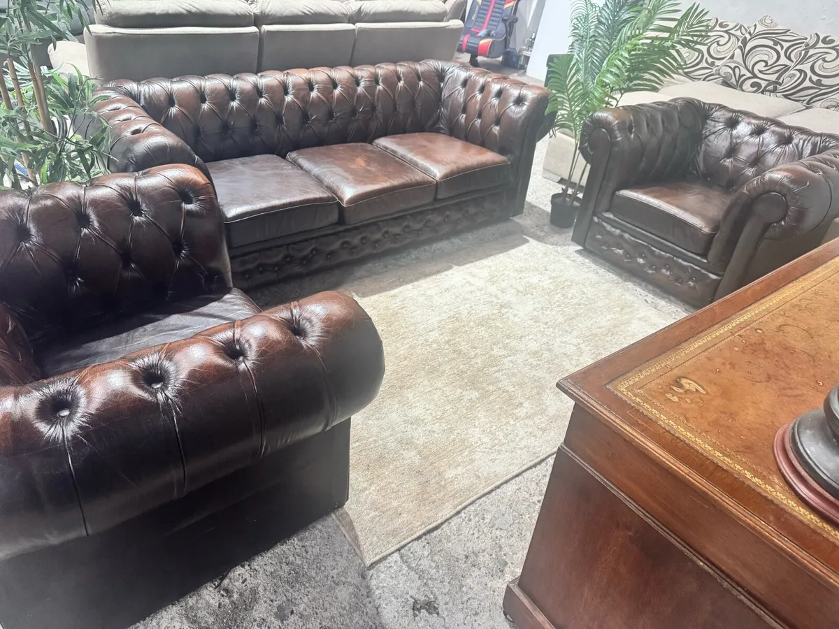 Antique 3-1-1 seater chesterfield suite - Image 1