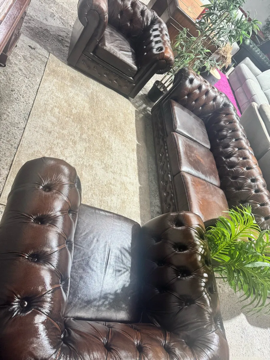 Antique 3-1-1 seater chesterfield suite - Image 2