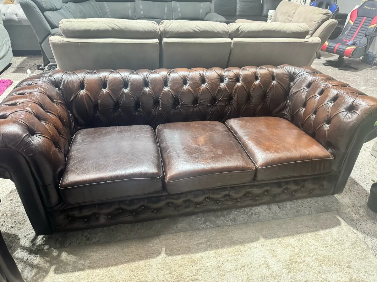 Antique 3-1-1 seater chesterfield suite - Image 3