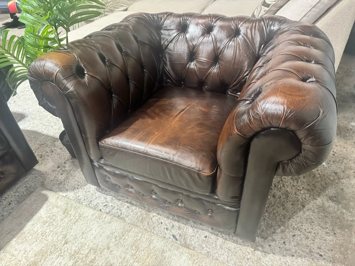 Antique 3-1-1 seater chesterfield suite - Image 4