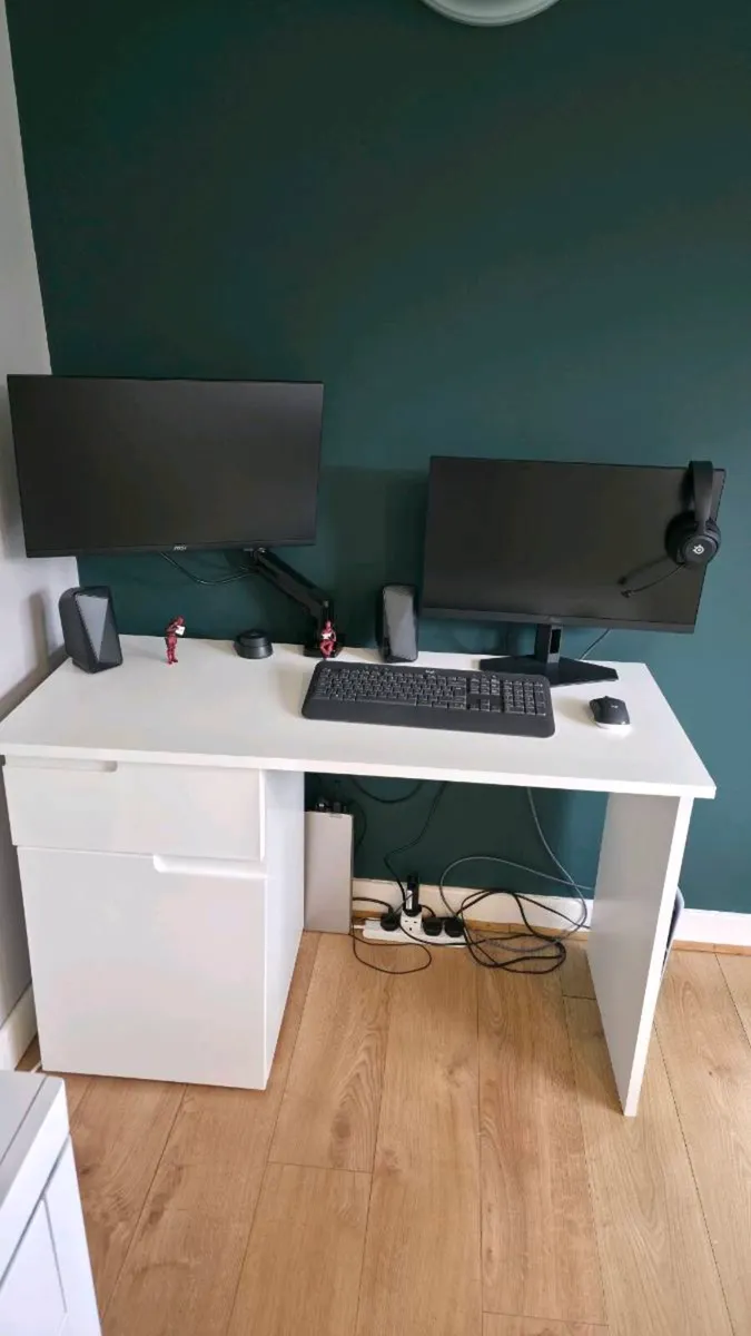 Computer Desk - Image 1