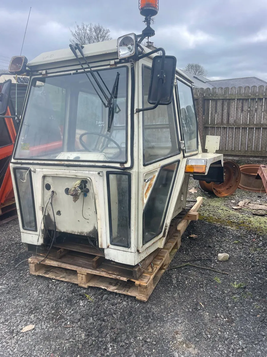 Lamborghini 1056/1256 Cab - Image 1