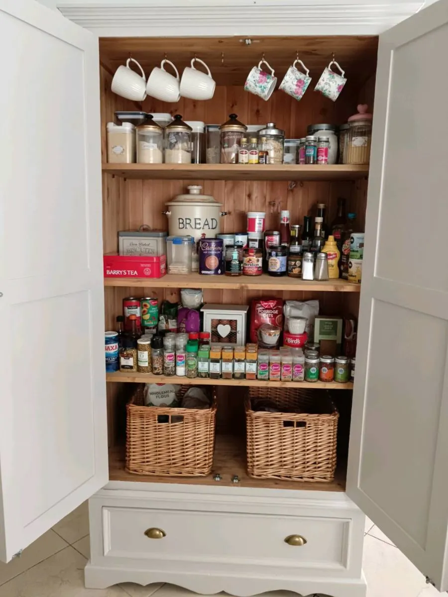 Kitchen larder - Image 2