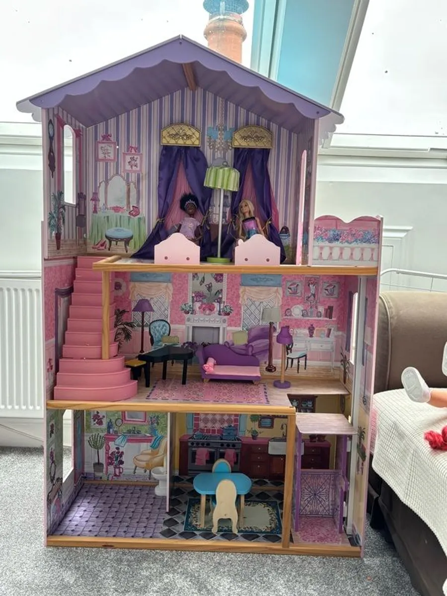 very good condition Doll house - Image 1
