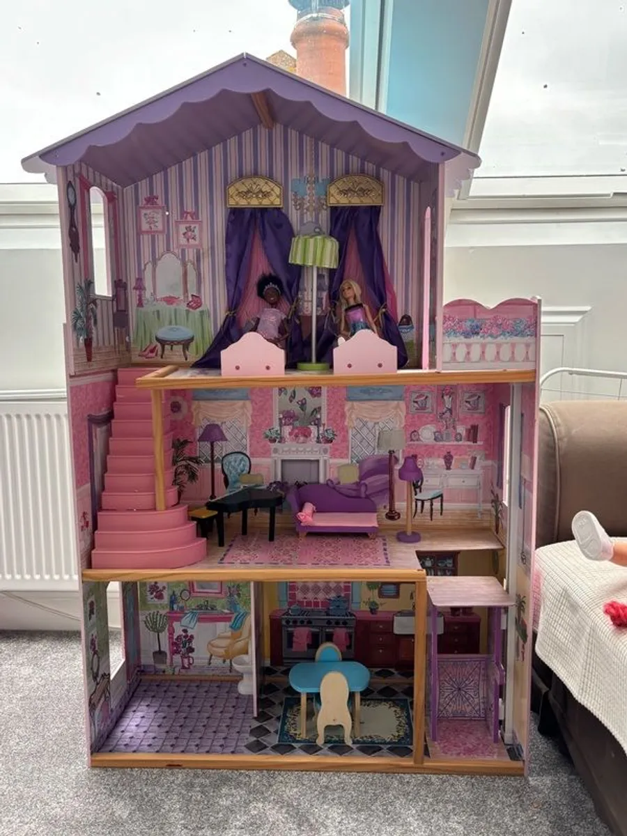 very good condition Doll house - Image 2