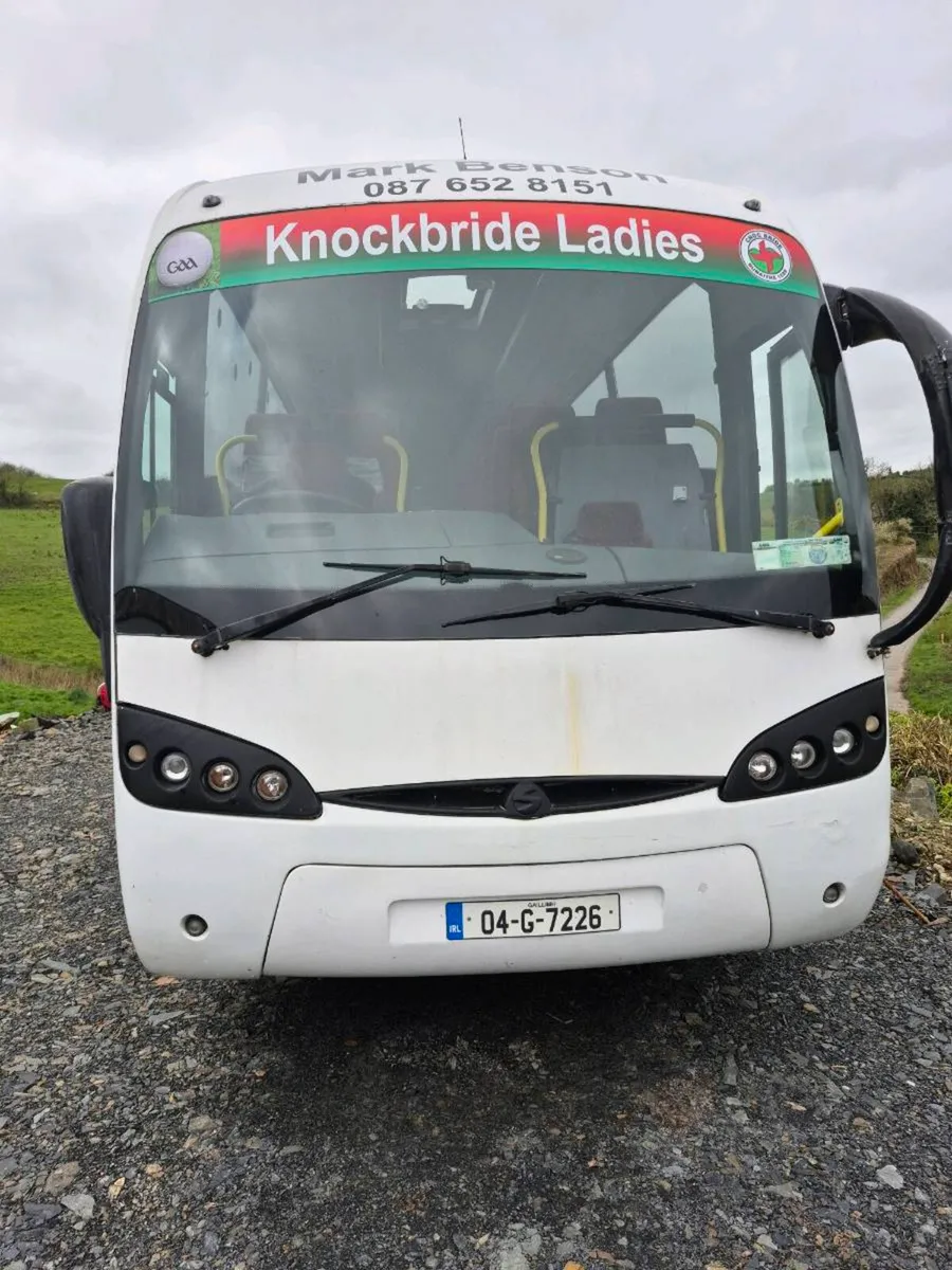 Bus - Image 1