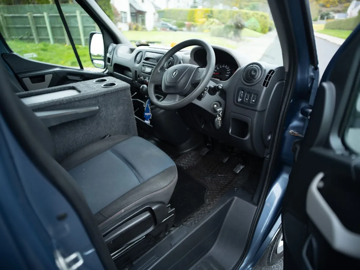 Renault Master Crew Cab - Image 4