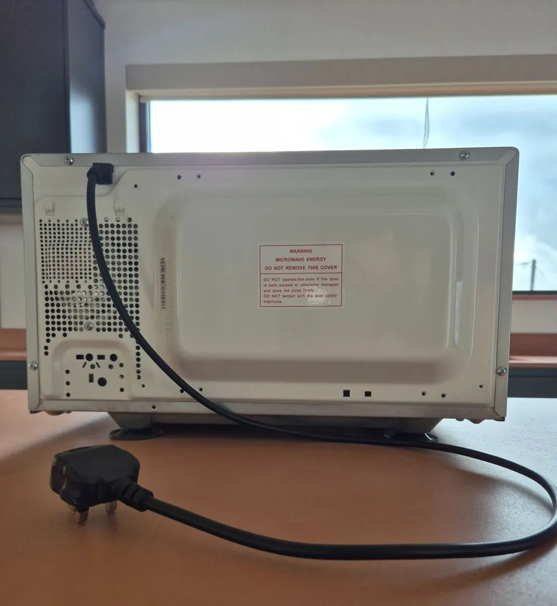 Microwave - Sharp 360 900w - Image 4