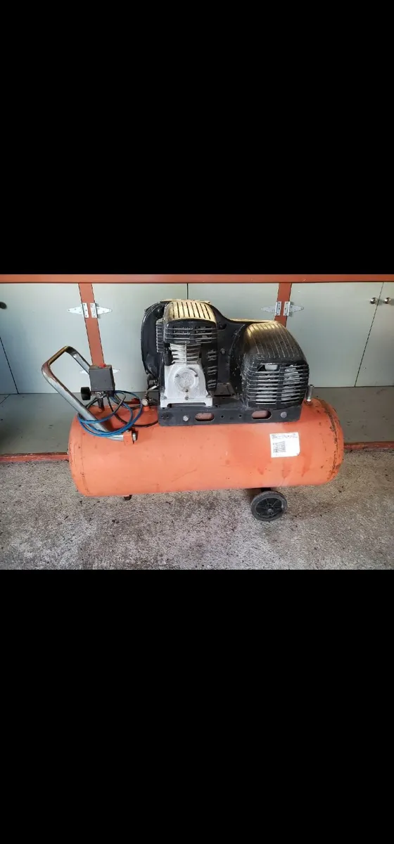 Airmax 100L Compressor made in Italy - Image 4