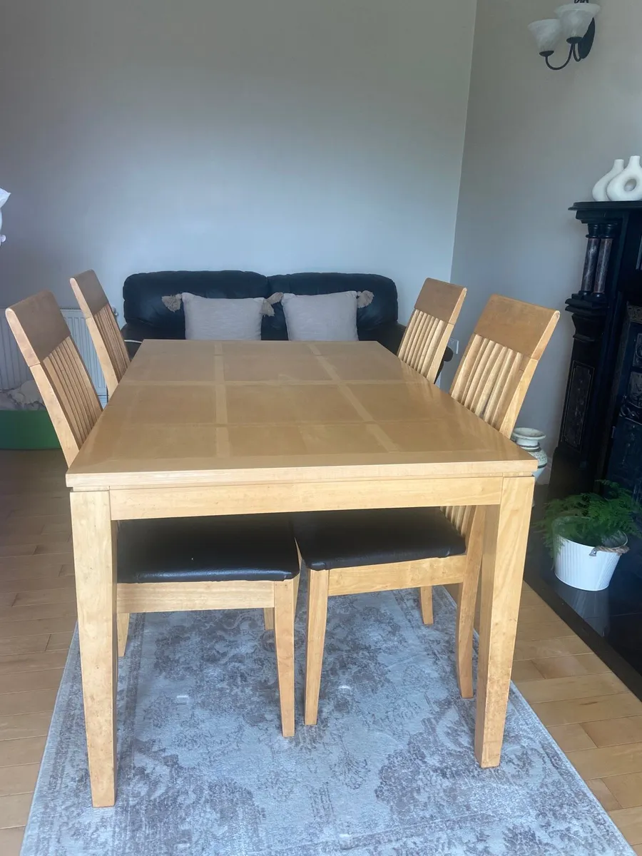 Table & 4 chairs - Image 1