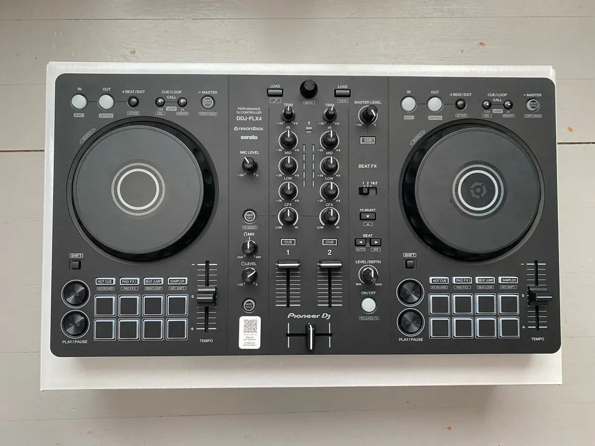 Pioneer DDJ-FLX4 controller - Image 1