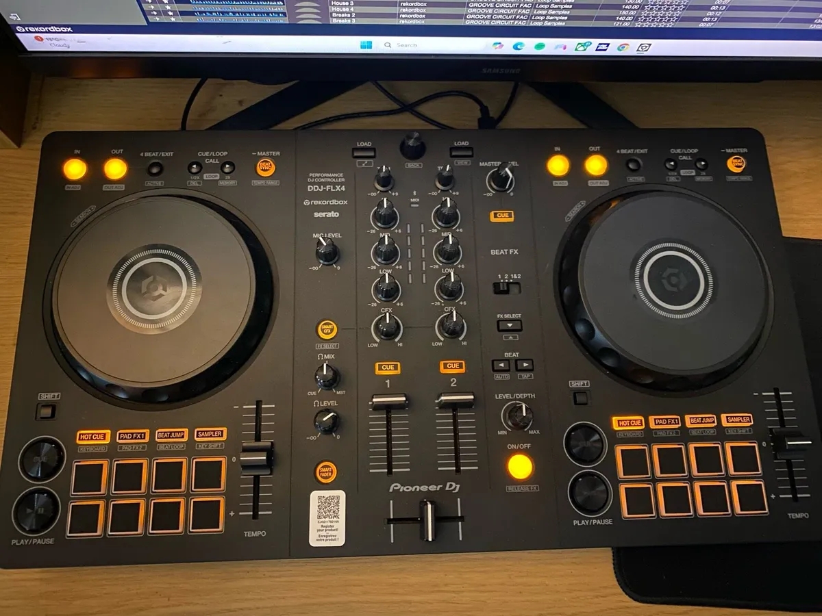 Pioneer DDJ-FLX4 controller - Image 2