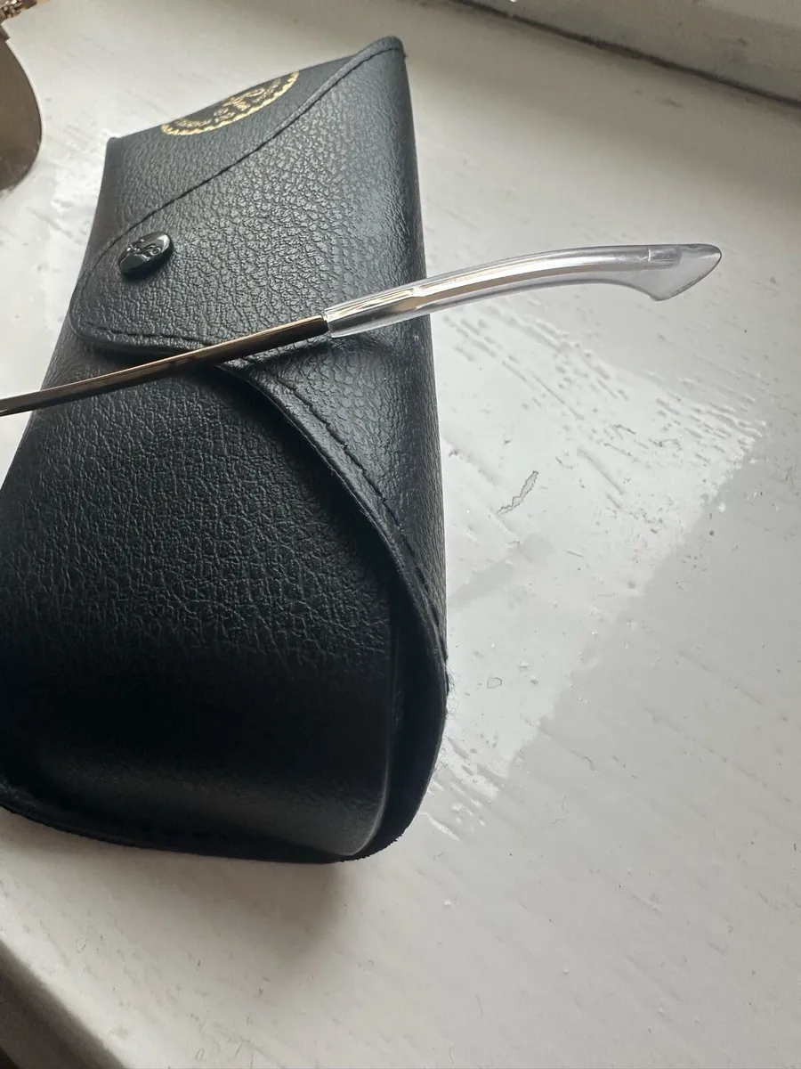 Ray Ban Sun Glasses Brand New - Image 3