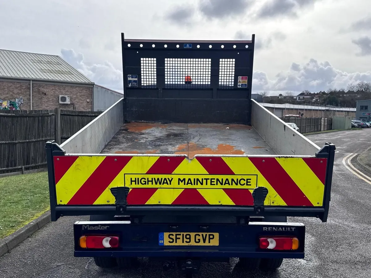2019 Renault Master Tipper Van - Image 2