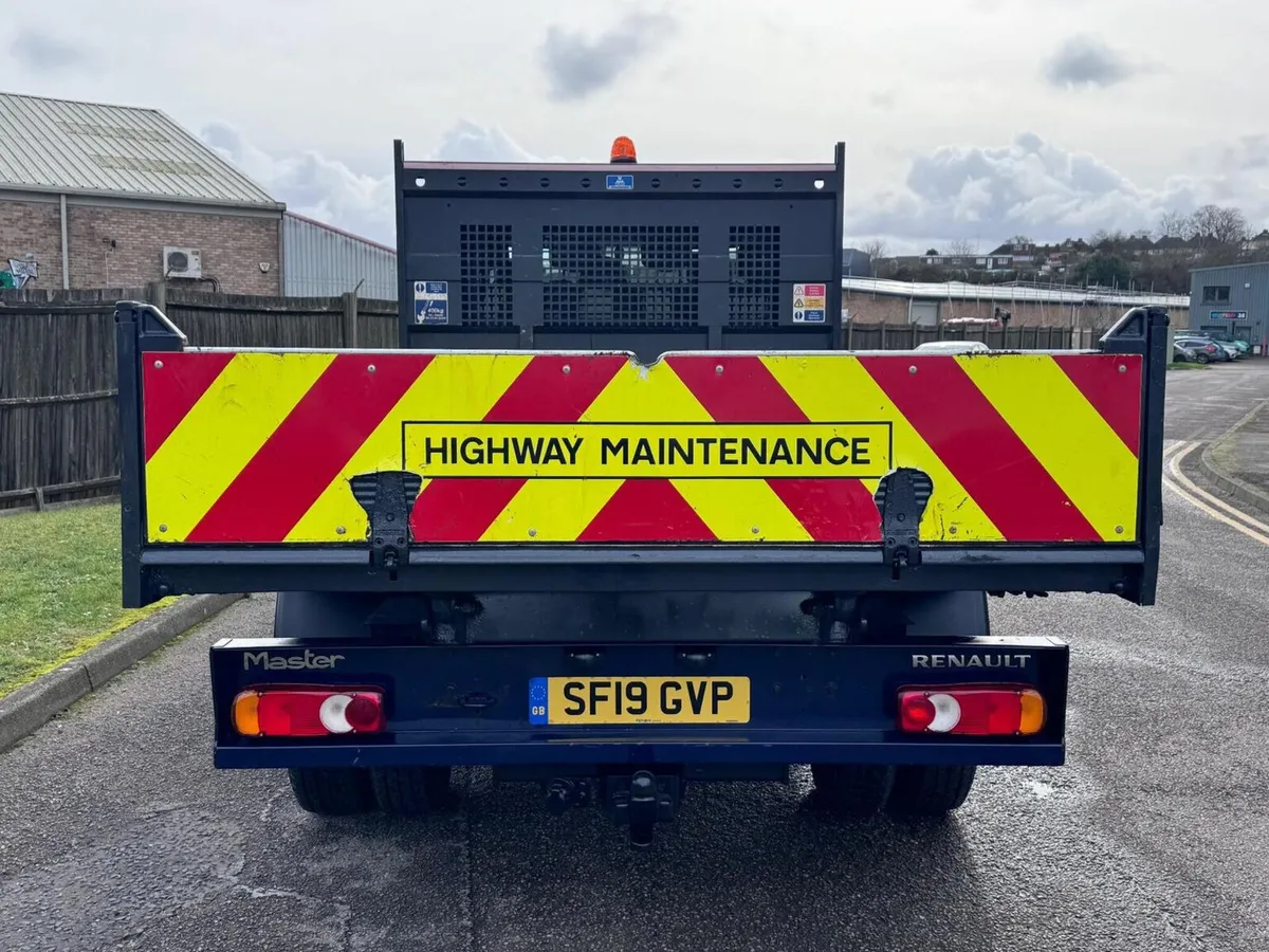 2019 Renault Master Tipper Van - Image 3