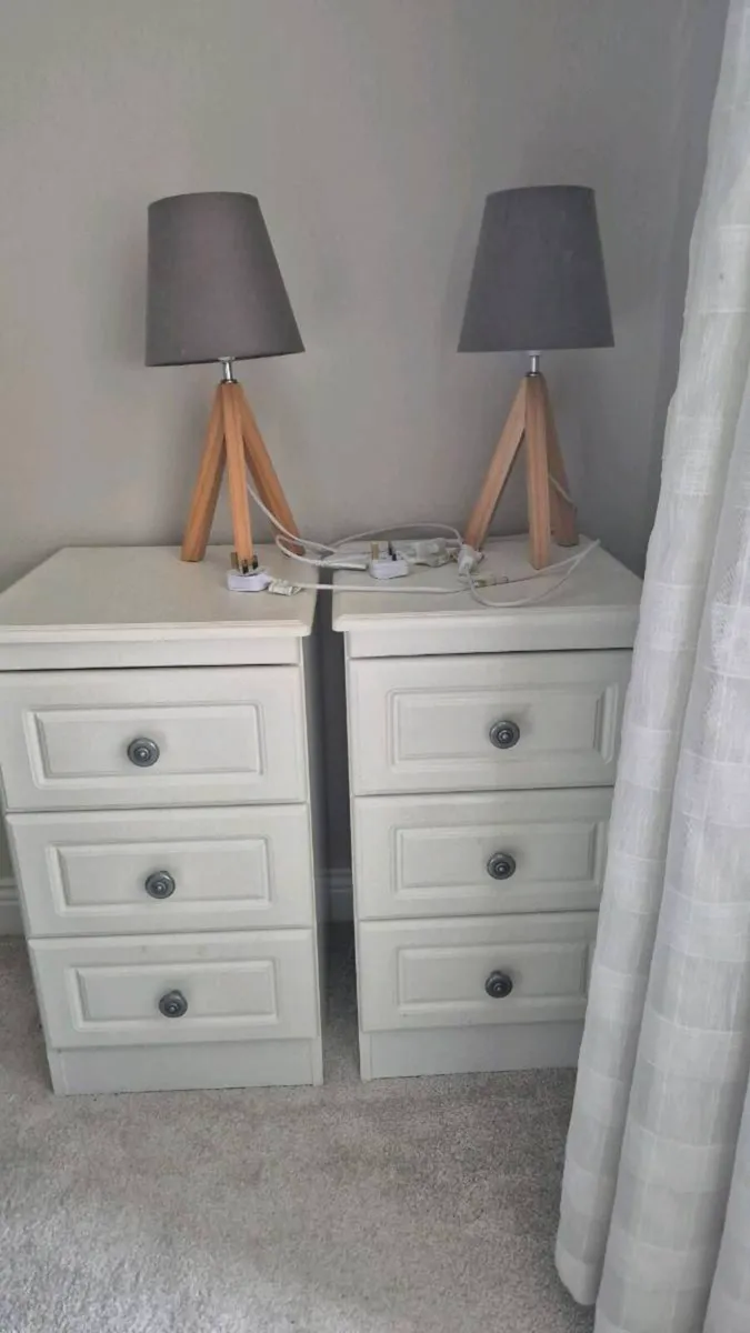 Lockers and bedside lamps