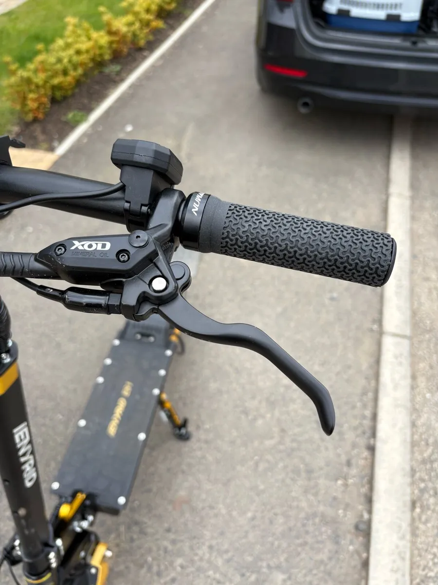 Ienyrid ES-1 Dual Motor Electric Scooter - Image 3