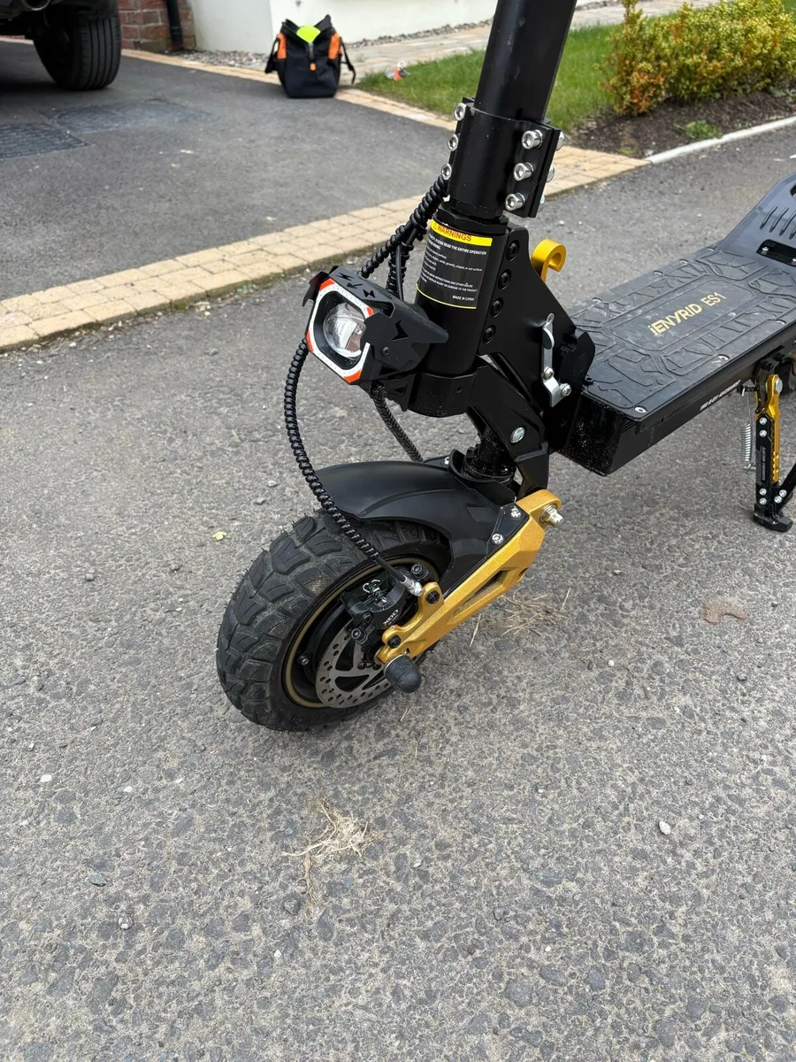 Ienyrid ES-1 Dual Motor Electric Scooter - Image 4