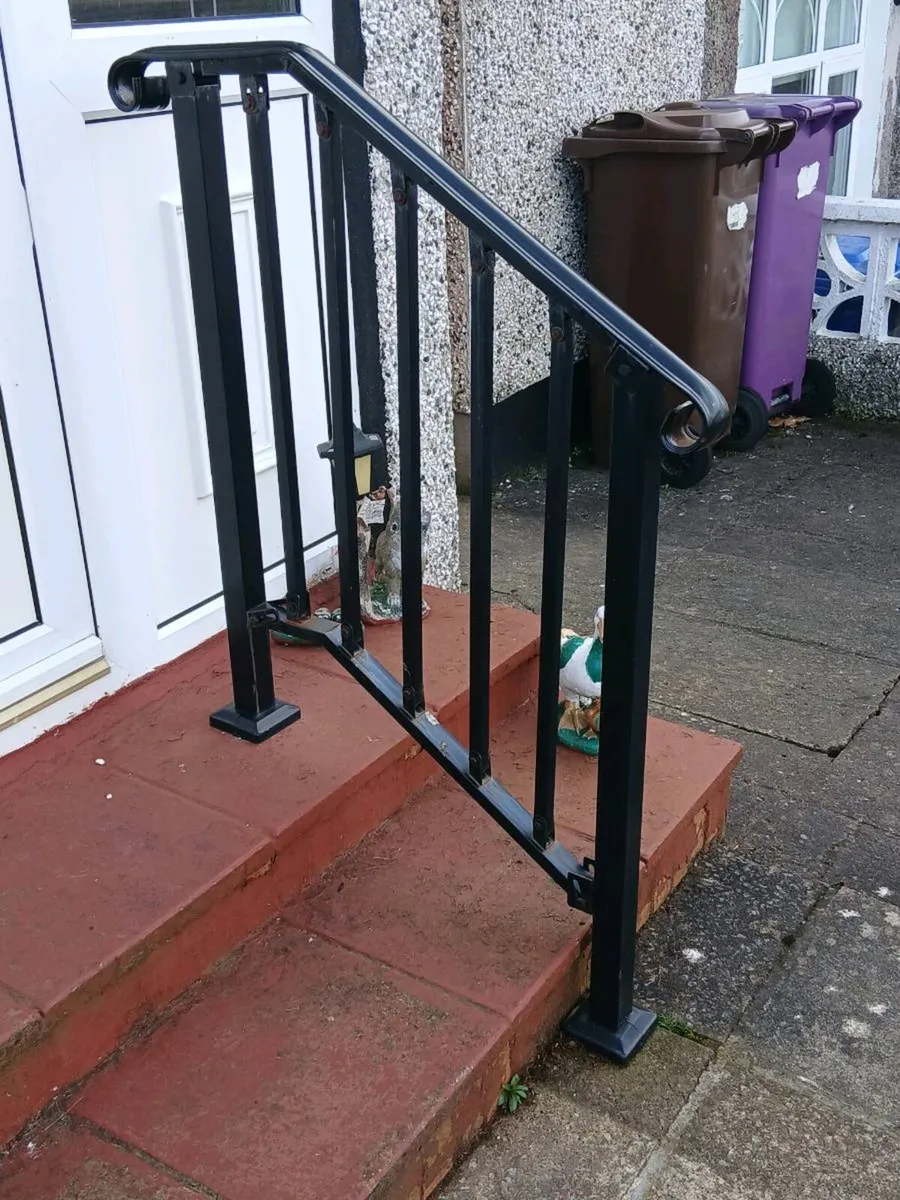 Outdoor Hand rail - Image 1