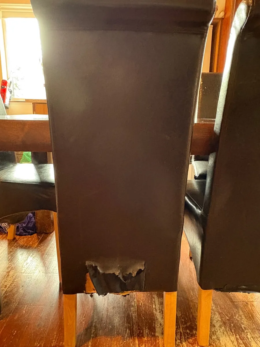 Solid wood table and 6 chairs - Image 2