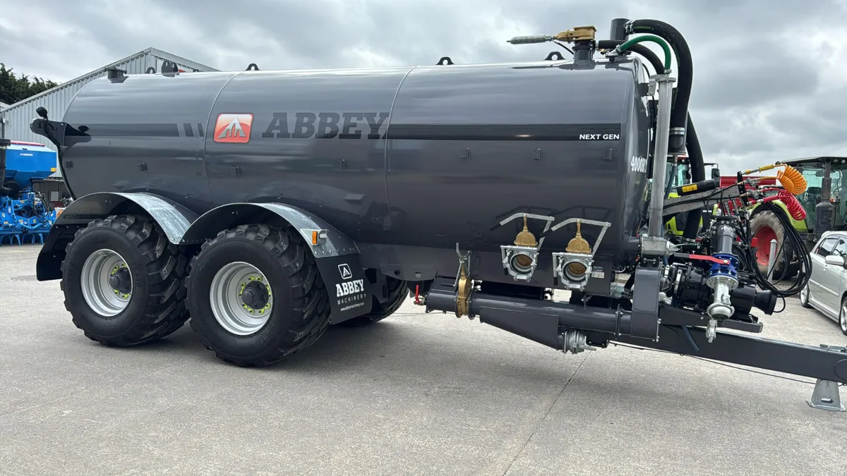 Abbey 4000rt tandem axel tanker - Image 1