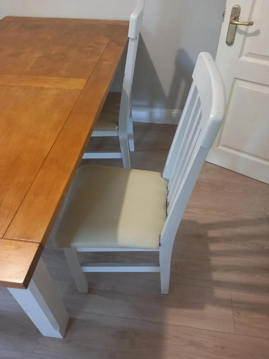 Dining table and chairs - Image 1