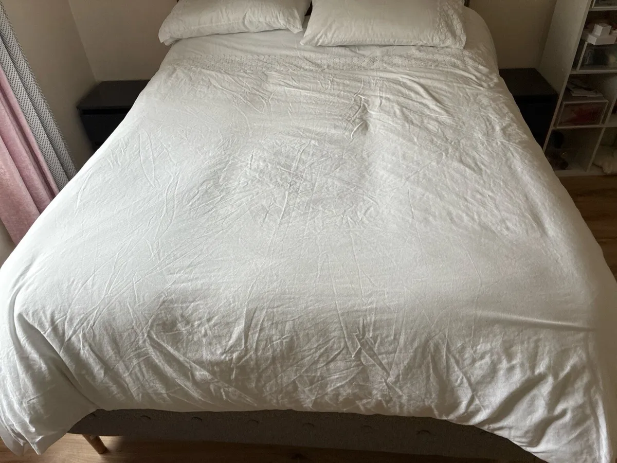 Double bed 2 mattress and bedside lockers - Image 2