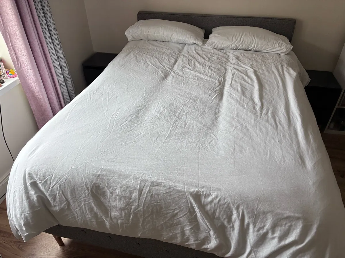 Double bed 2 mattress and bedside lockers - Image 1