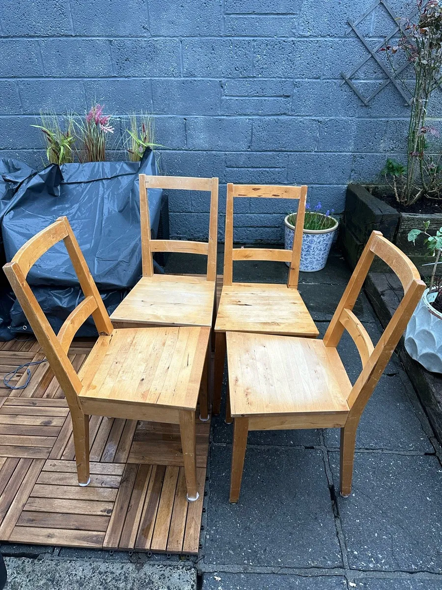Set of dining chairs - Image 1