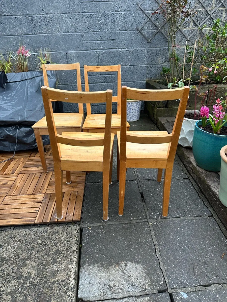 Set of dining chairs - Image 2