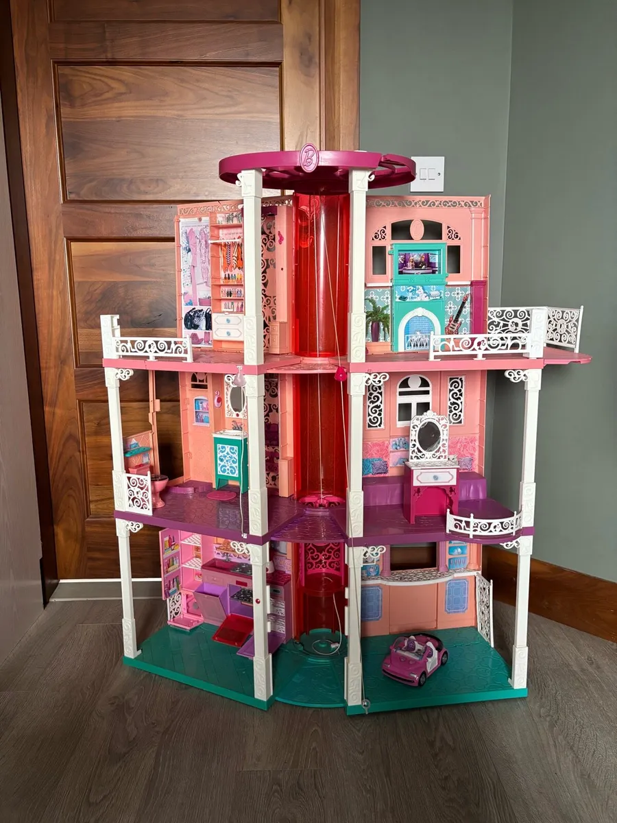 Barbie dream  house / dolls house
